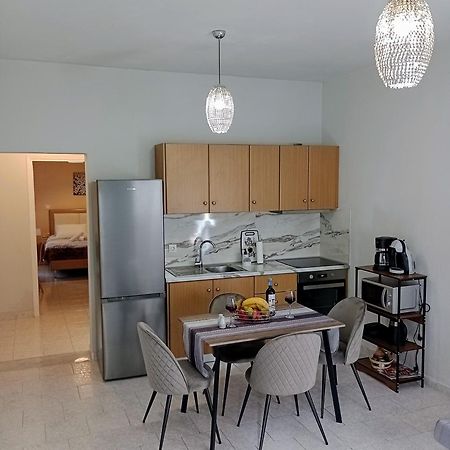 Cozy Kremasti Apartment Bagian luar foto