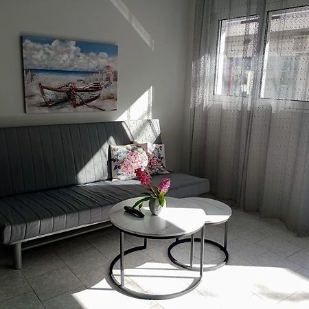 Cozy Kremasti Apartment Bagian luar foto