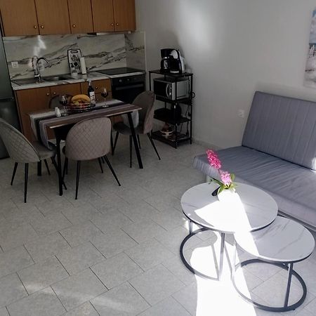 Cozy Kremasti Apartment Bagian luar foto