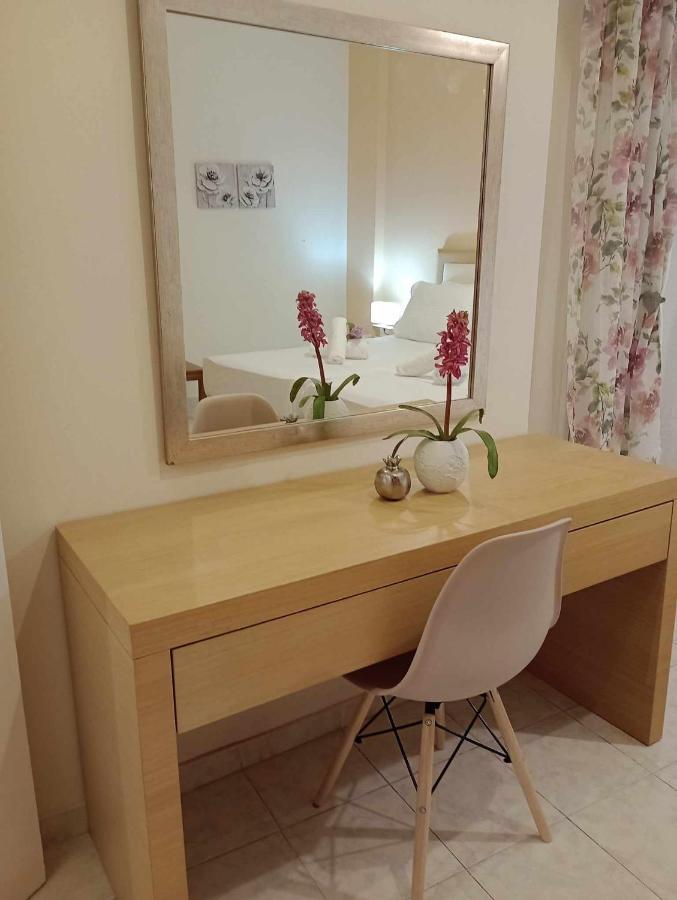 Cozy Kremasti Apartment Bagian luar foto
