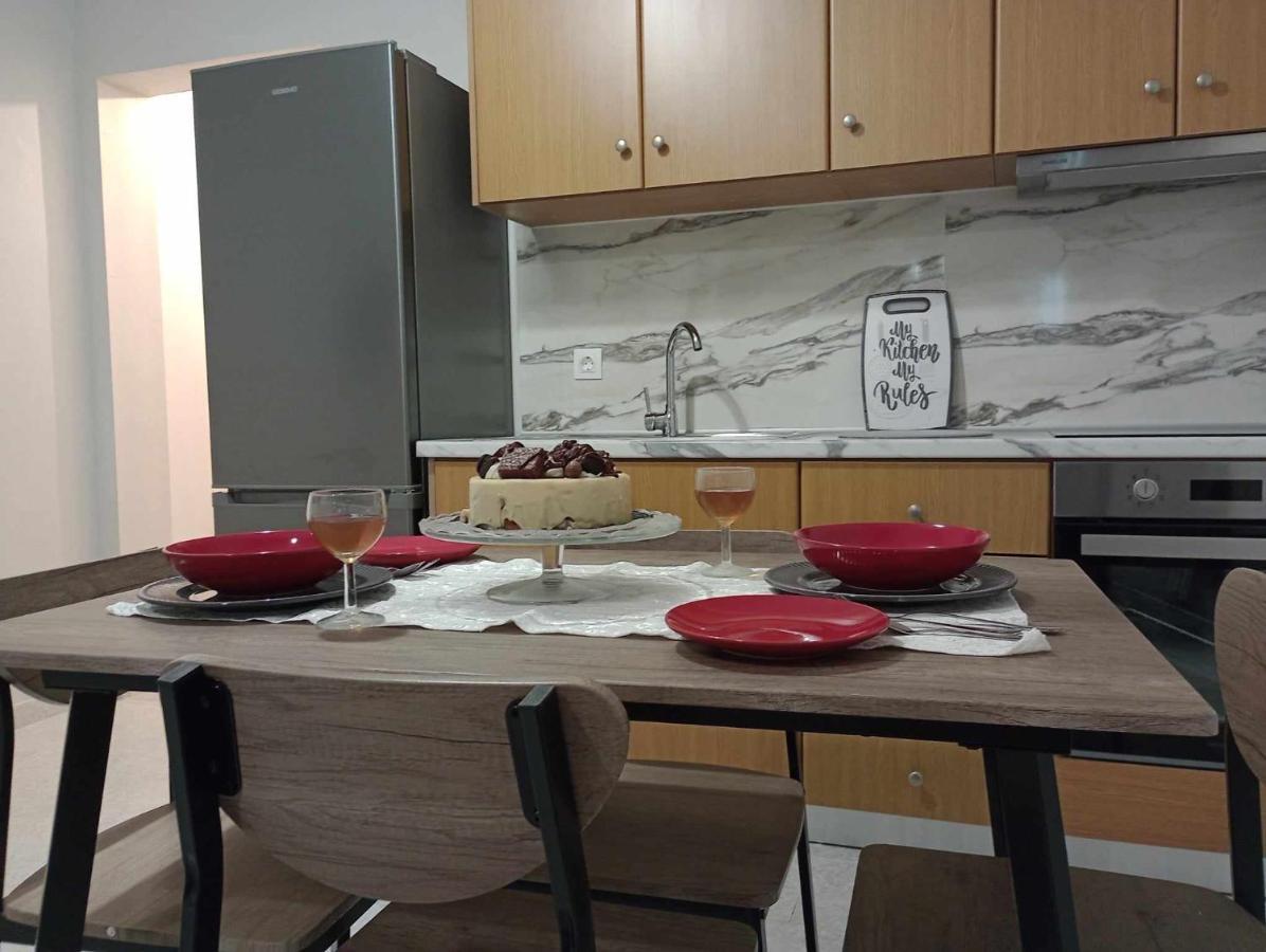 Cozy Kremasti Apartment Bagian luar foto