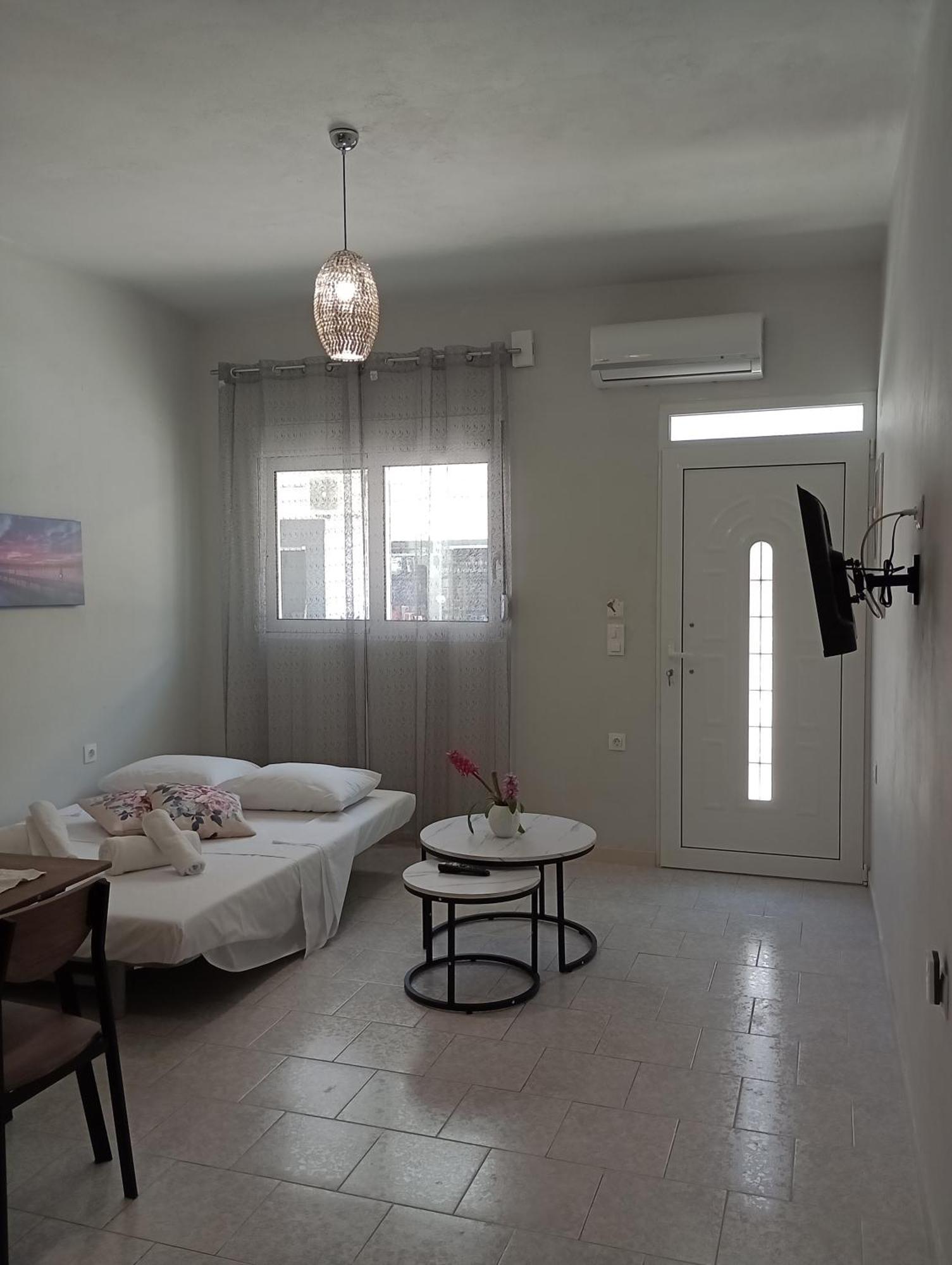 Cozy Kremasti Apartment Bagian luar foto
