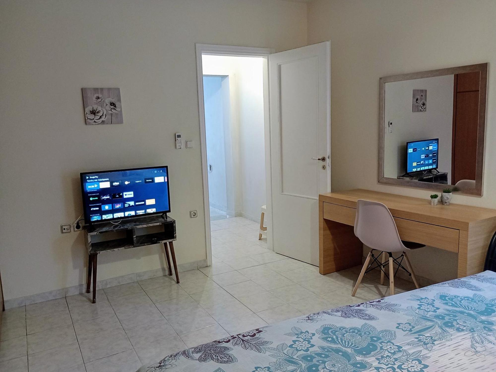 Cozy Kremasti Apartment Bagian luar foto