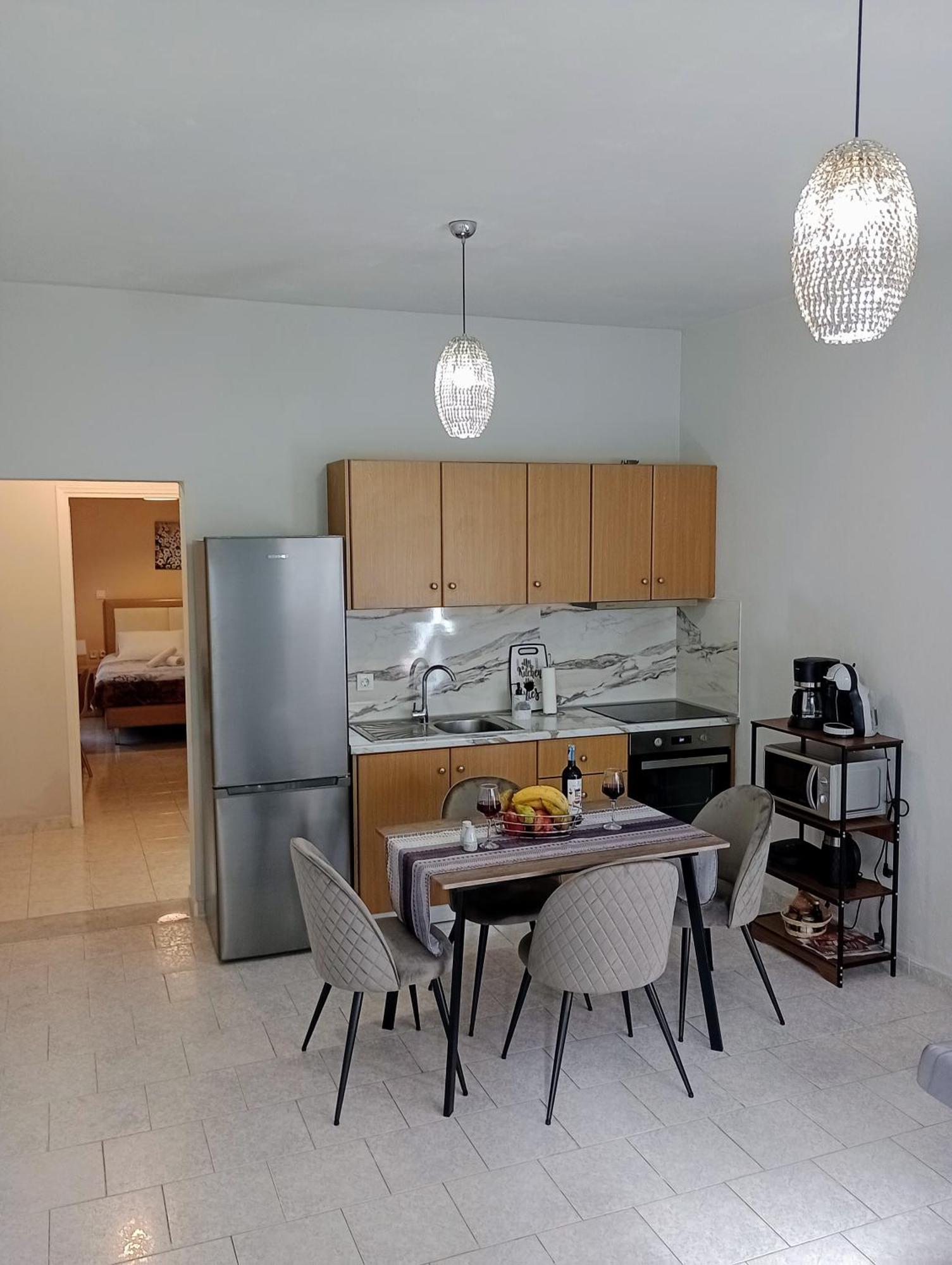 Cozy Kremasti Apartment Bagian luar foto