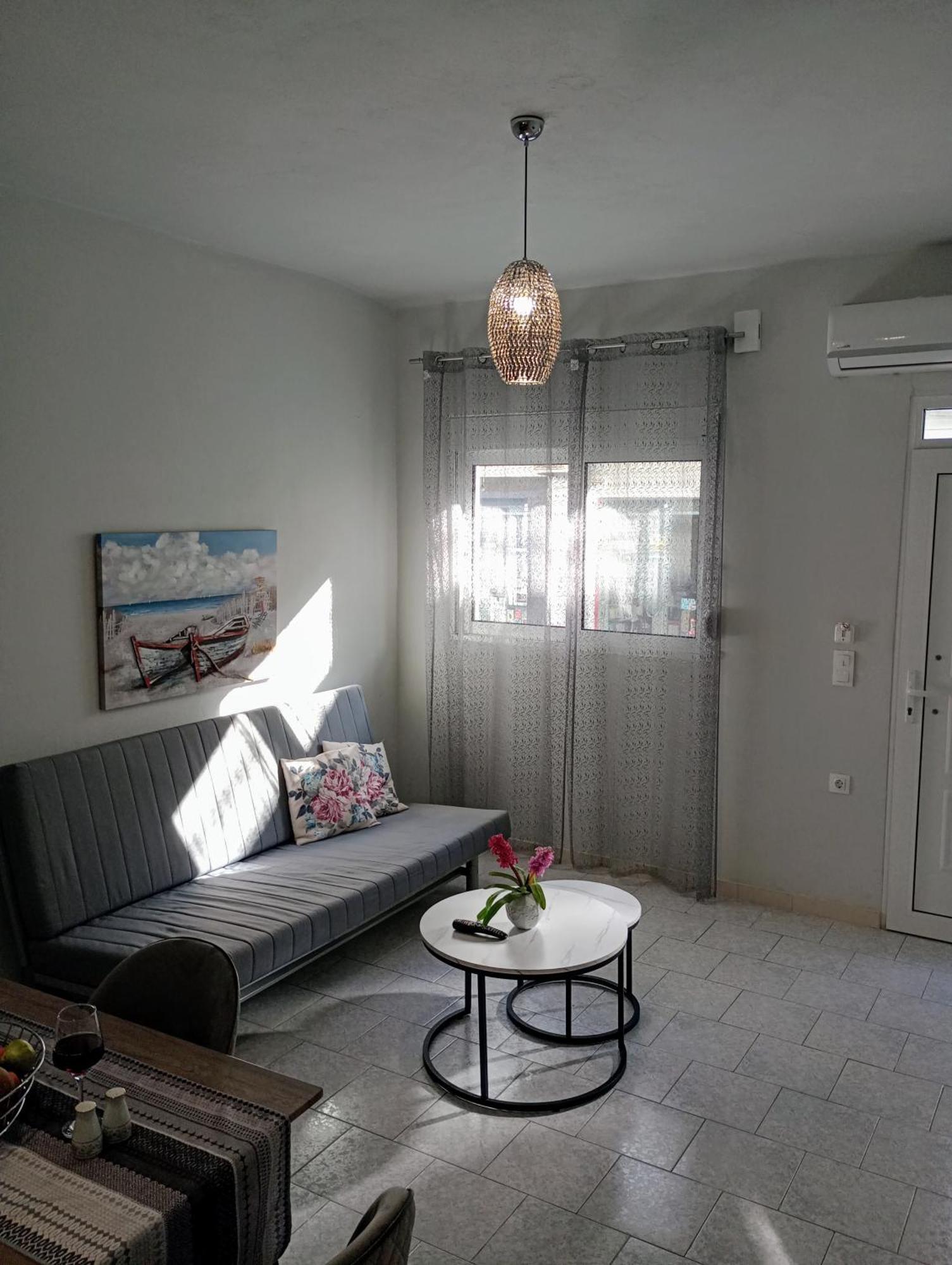 Cozy Kremasti Apartment Bagian luar foto