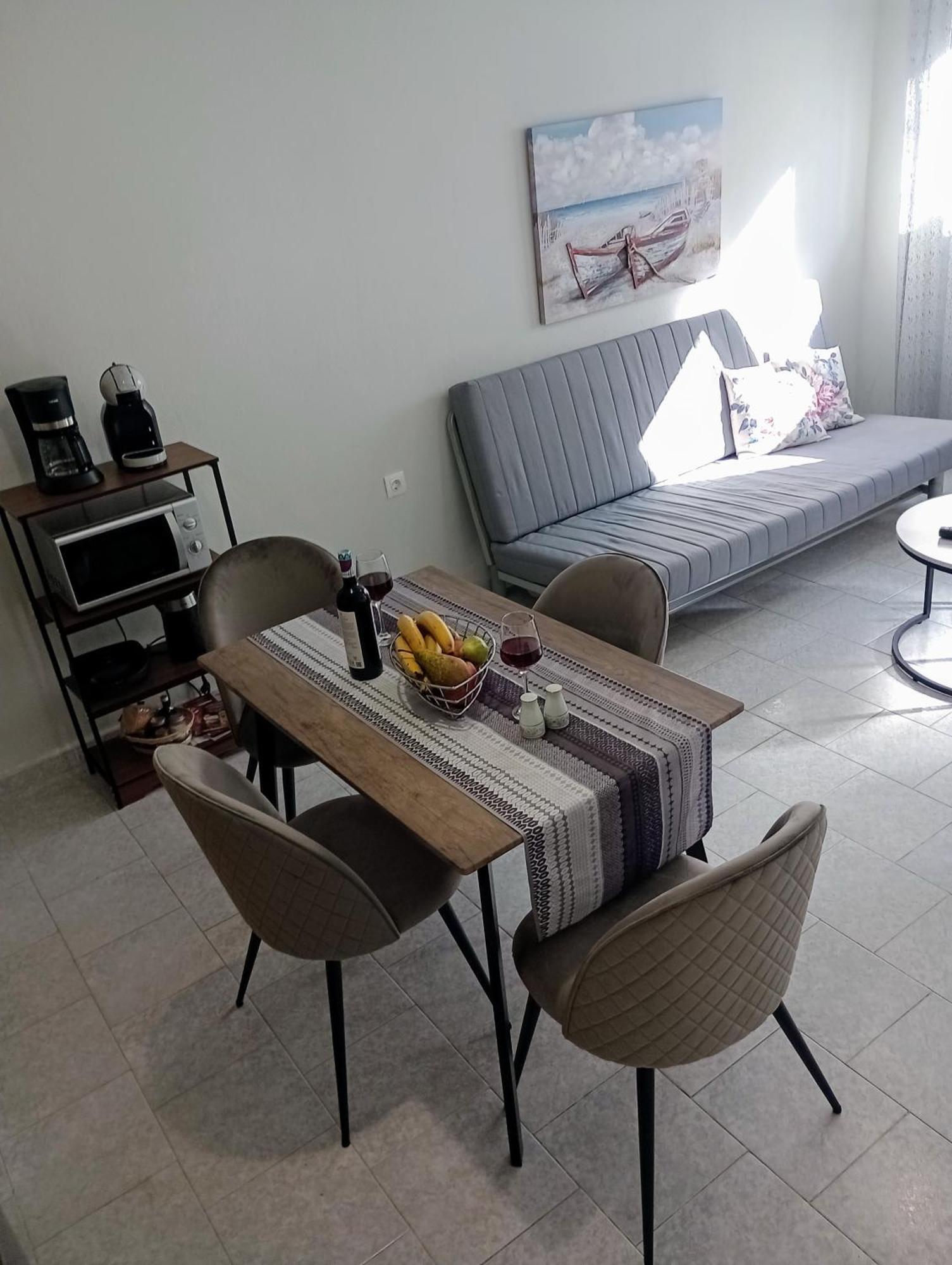 Cozy Kremasti Apartment Bagian luar foto