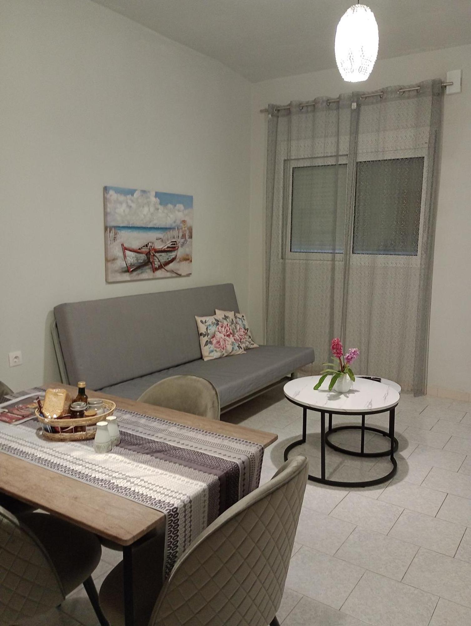 Cozy Kremasti Apartment Bagian luar foto